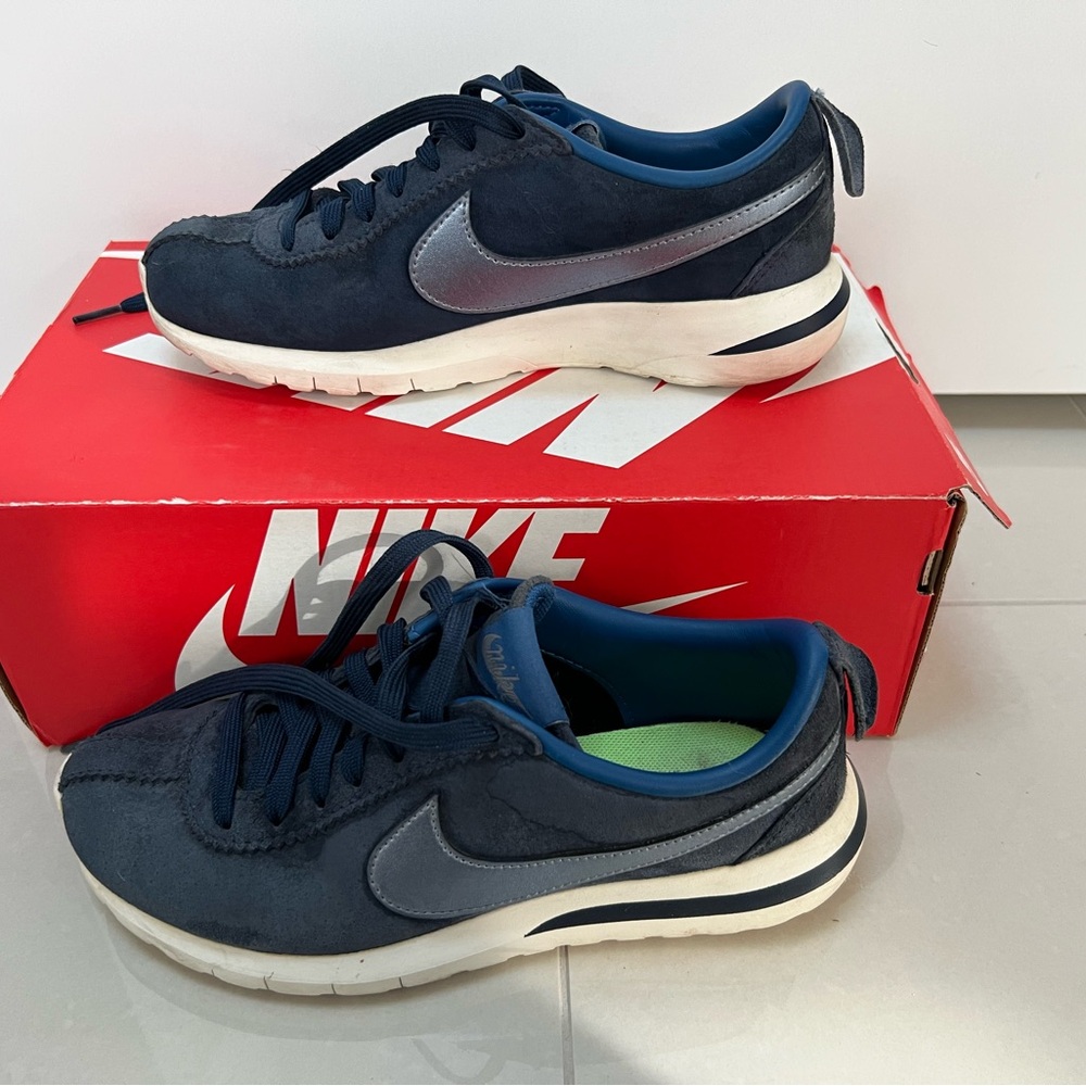 RARE Nike Roshe Cortez Premium Sneakers Classic Design